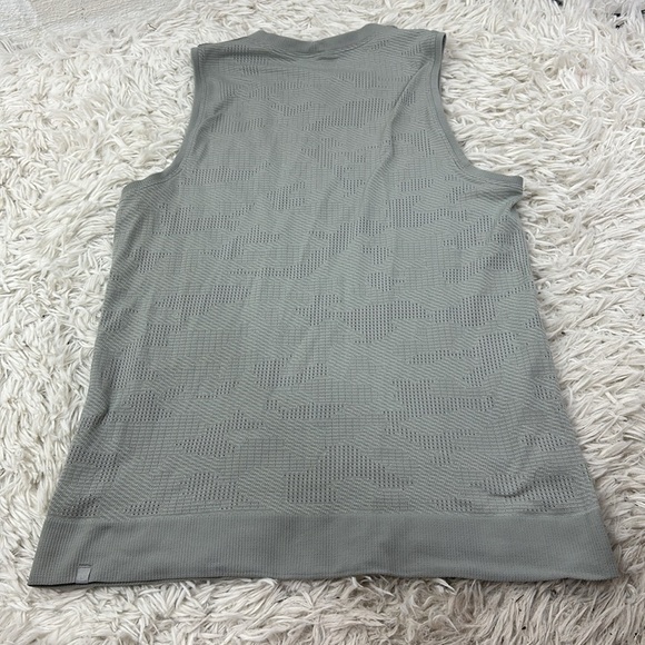 Lululemon Swiftly Breathe Muscle Tank Vented Camo Silver Drop / Vapor - Picture 5 of 5